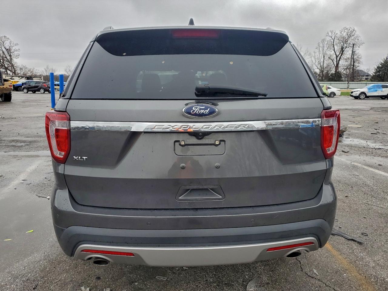 Ford Explorer Xlt Image 9
