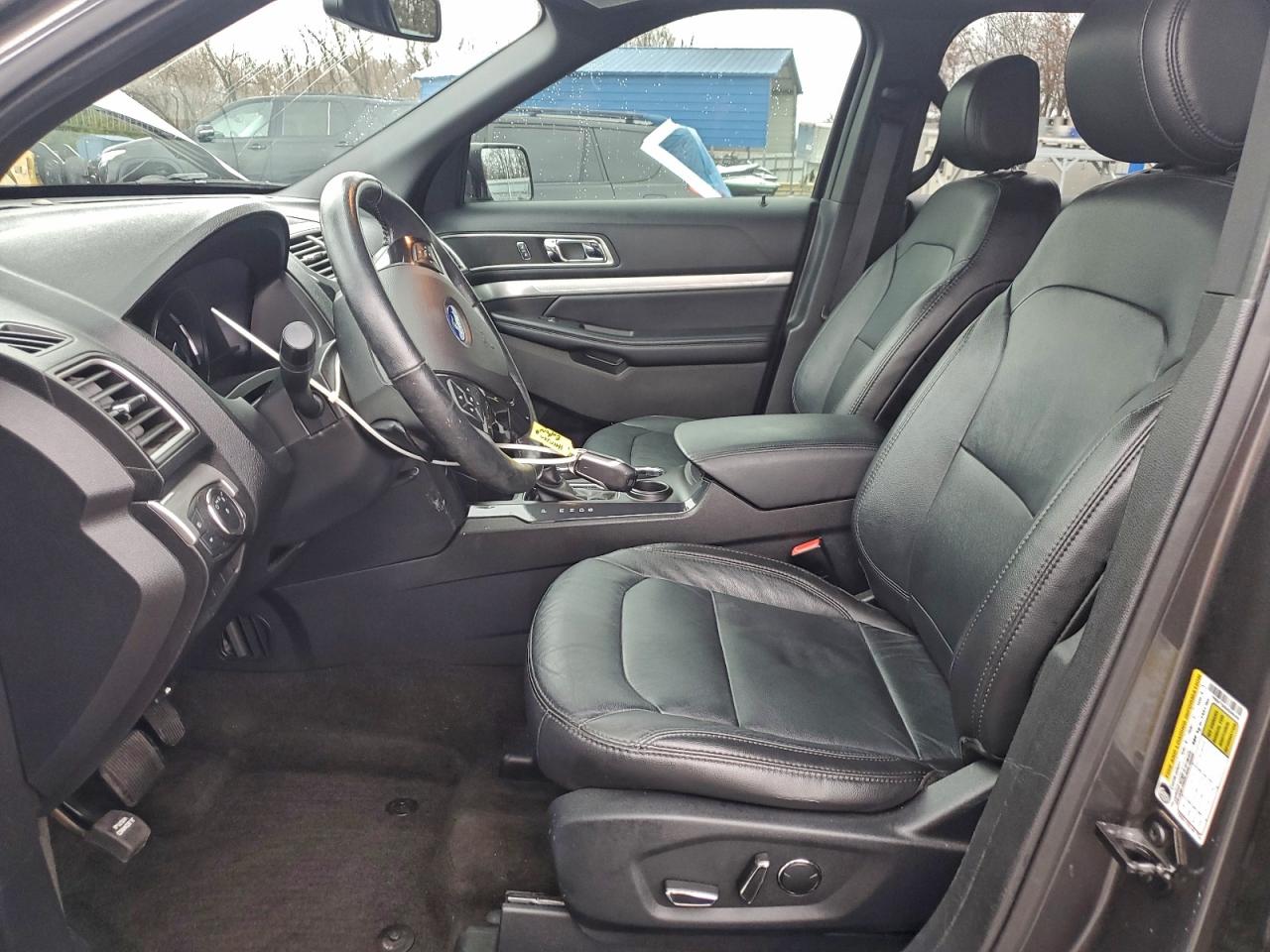 Ford Explorer Xlt Image 4