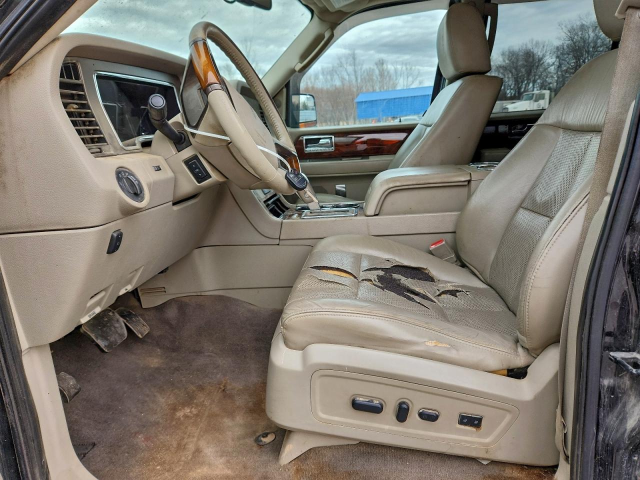 Lincoln Navigator Image 11