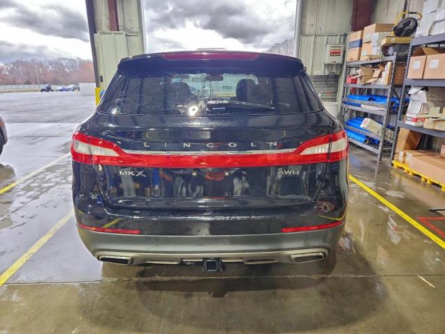 Lincoln MKX Reserve Image 2