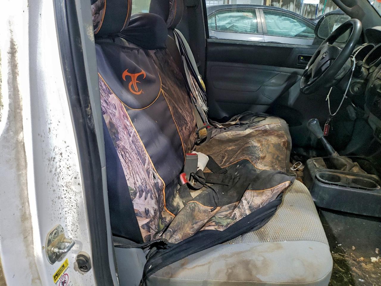 Toyota Tacoma Image 9