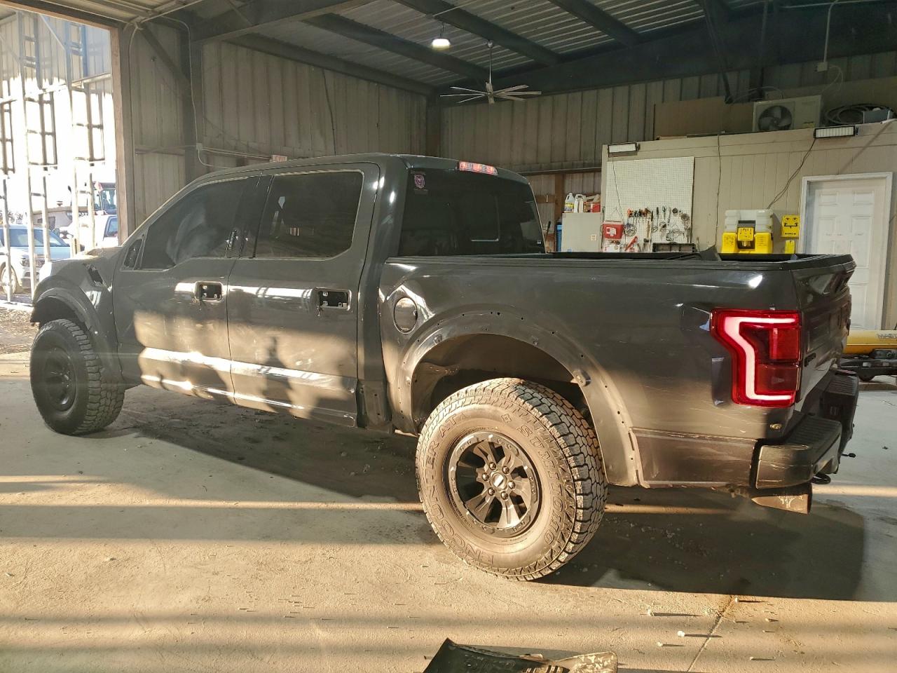 Ford F-150 Raptor Image 6