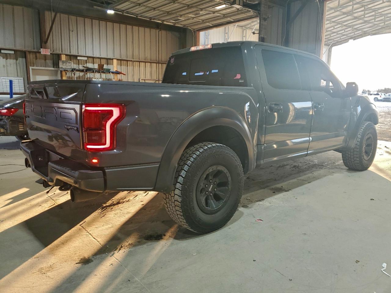 Ford F-150 Raptor Image 4