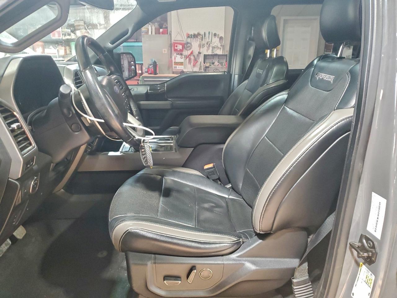 Ford F-150 Raptor Image 5