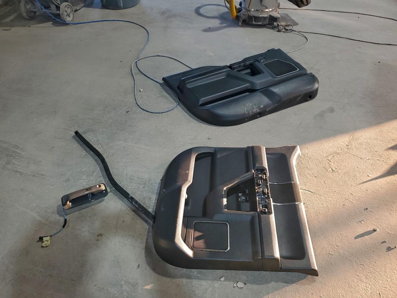 Ford F-150 Raptor Image 13