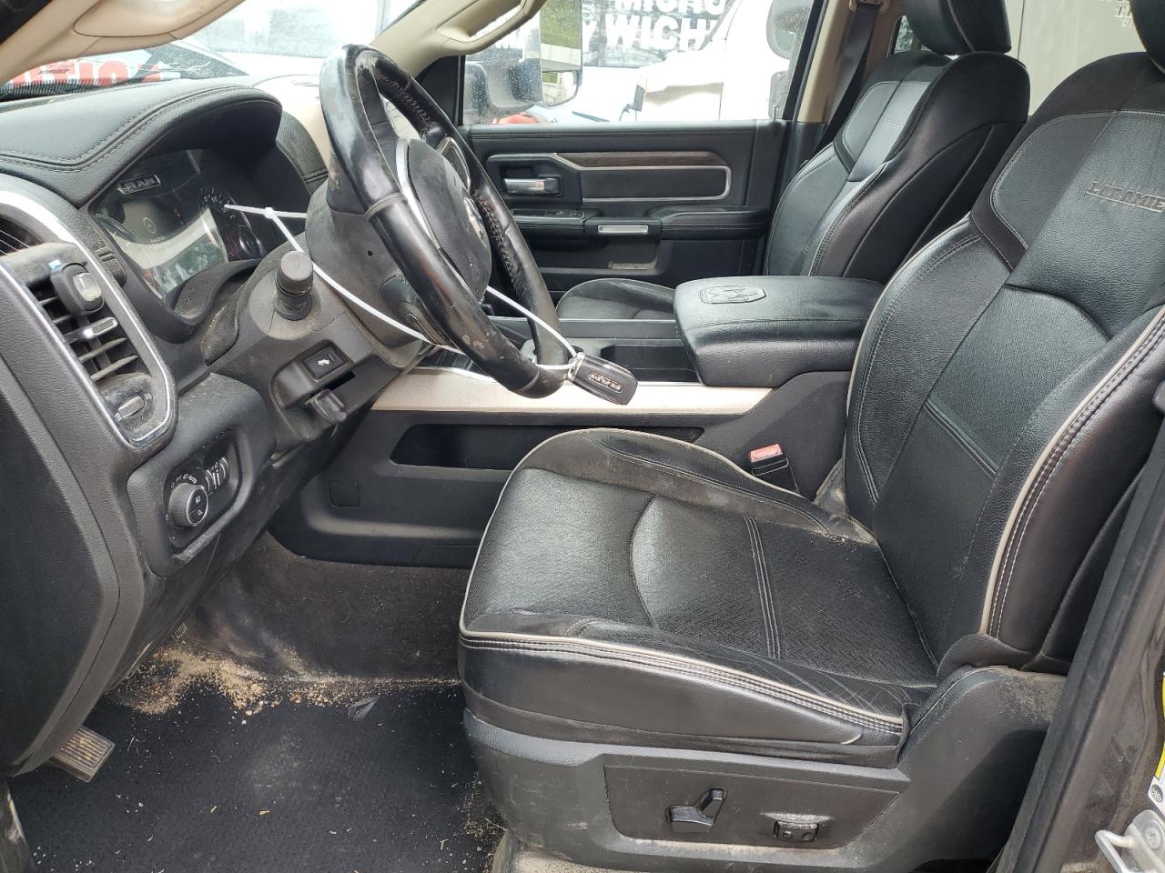 Ram 3500 Laramie Image 3