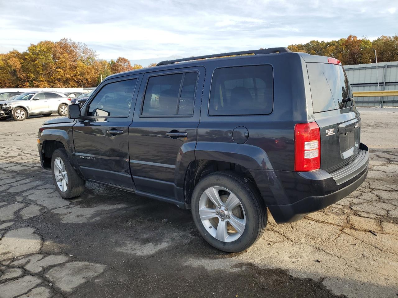 Jeep Patriot Latitude Image 2