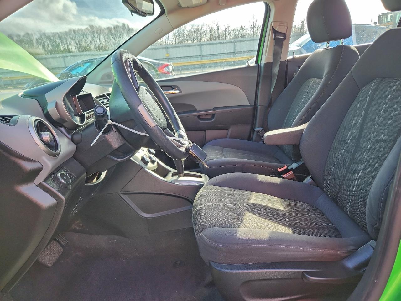 Chevrolet Sonic Lt Image 12