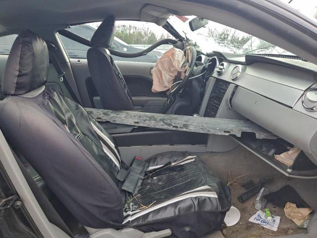 Ford Mustang Image 6