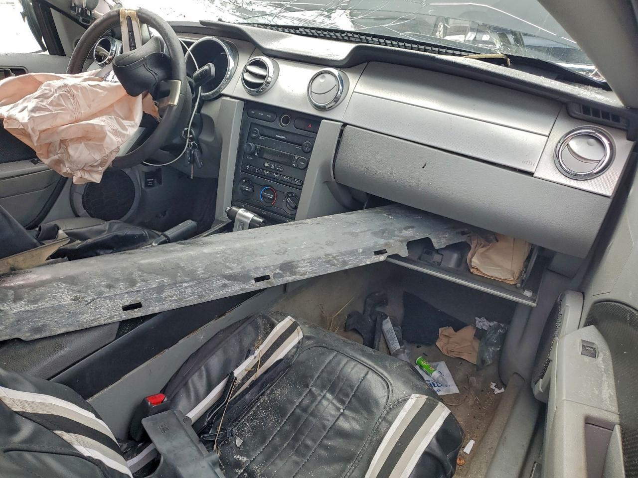 Ford Mustang Image 9