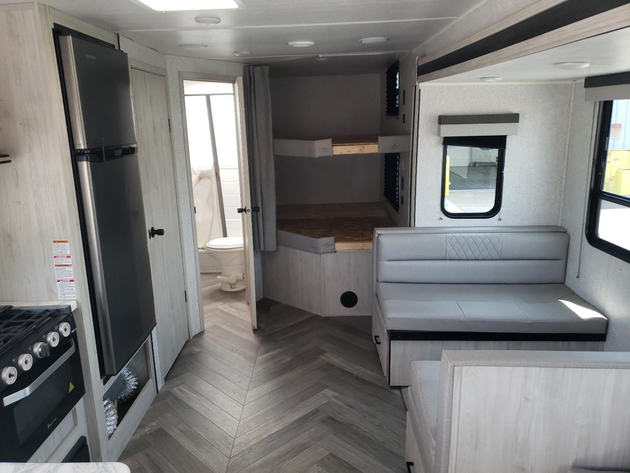 Forest River East West Image 5