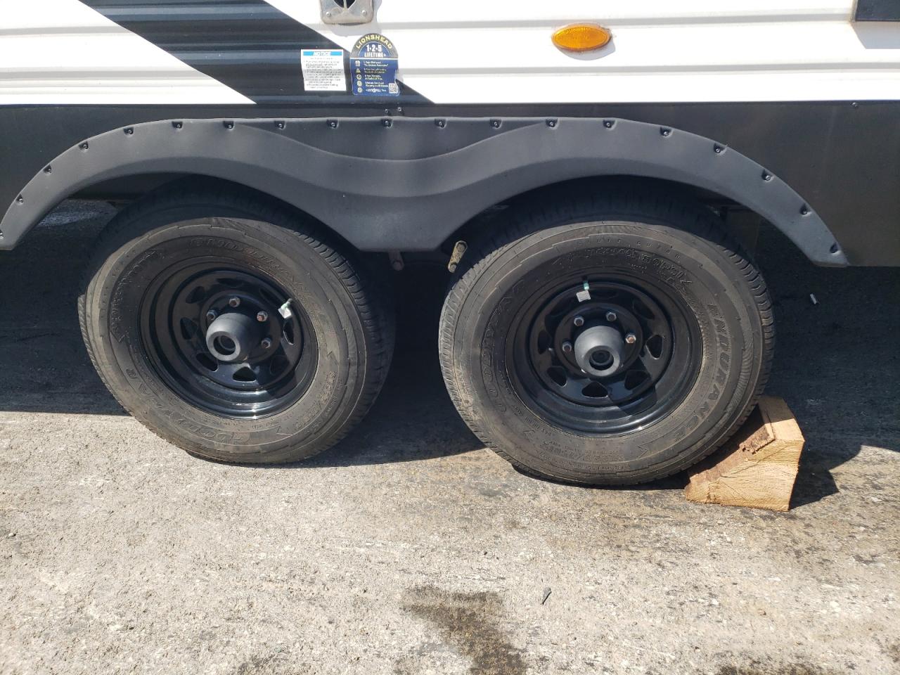 Forest River East West Image 7