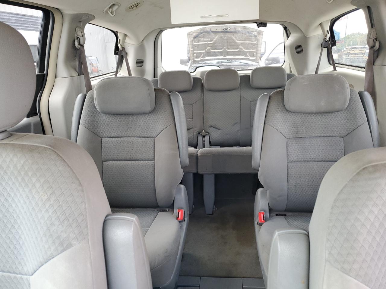 Chrysler Minivan Touring Image 8