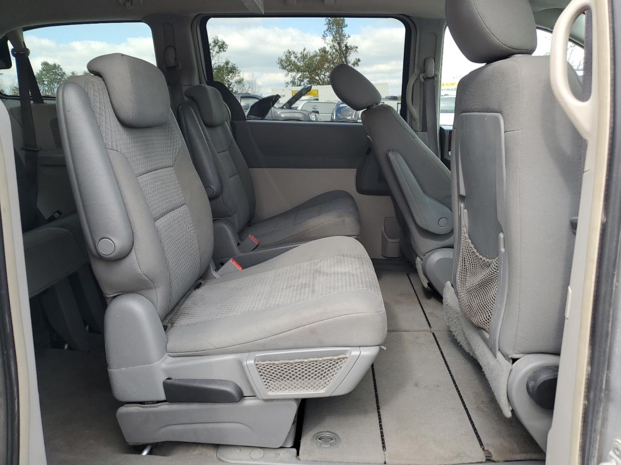 Chrysler Minivan Touring Image 10