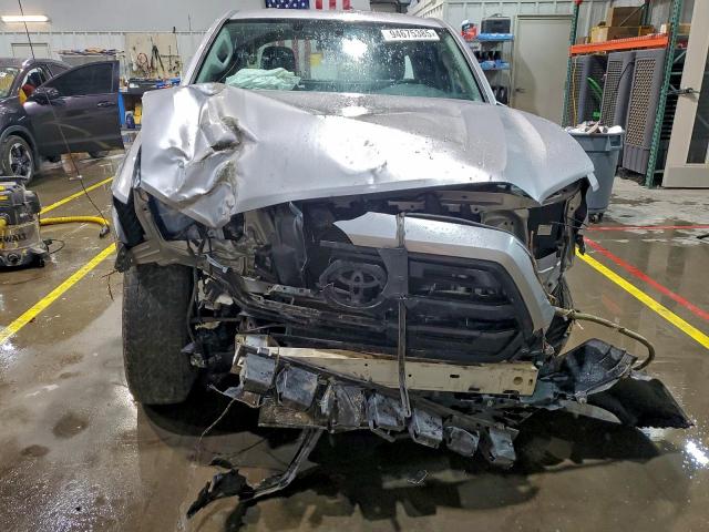 Toyota Tacoma Access Cab Image 3