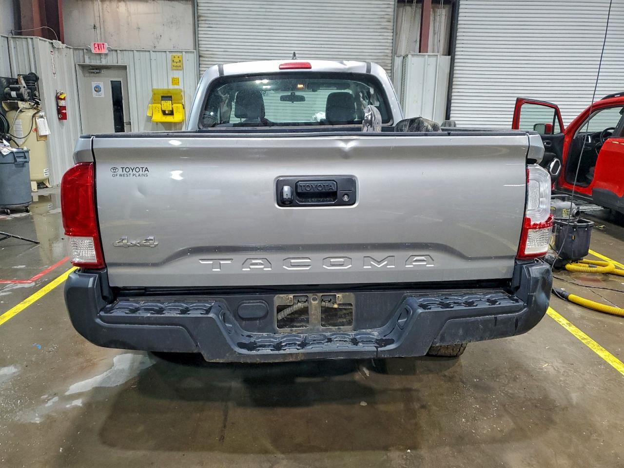 Toyota Tacoma Access Cab Image 8