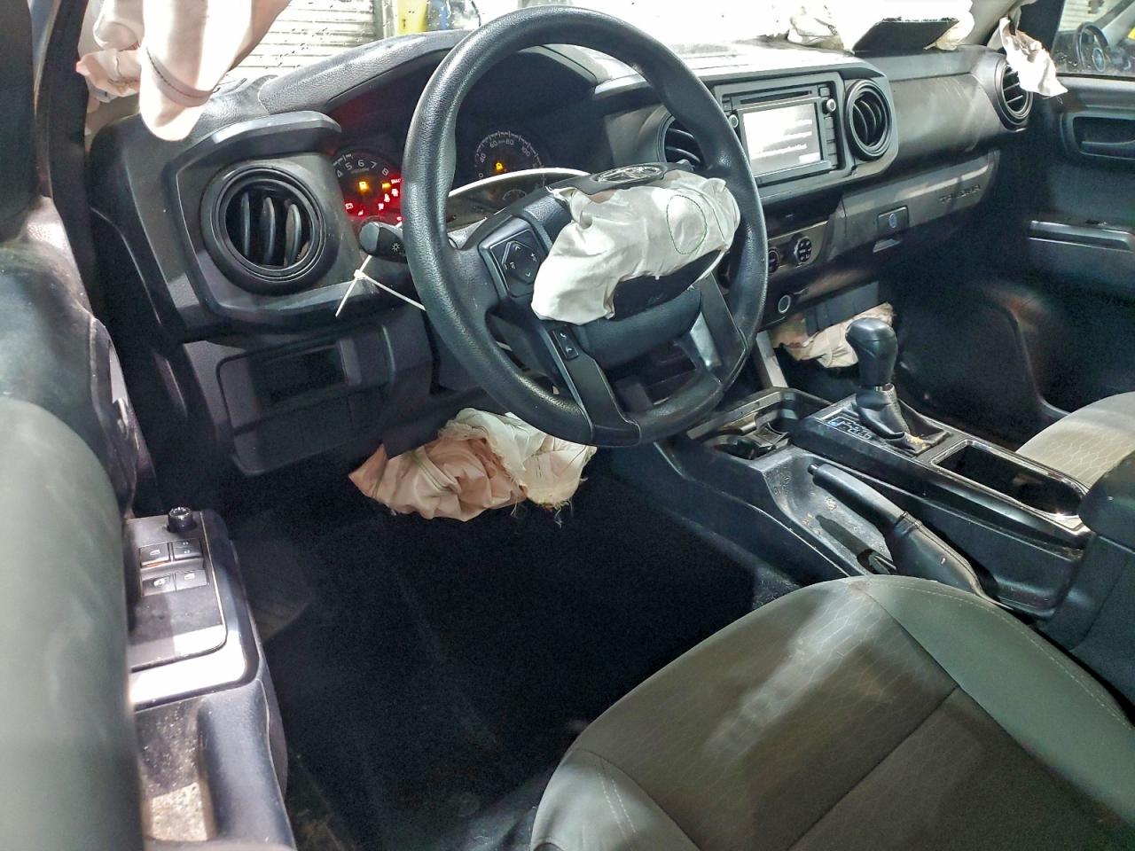 Toyota Tacoma Access Cab Image 2