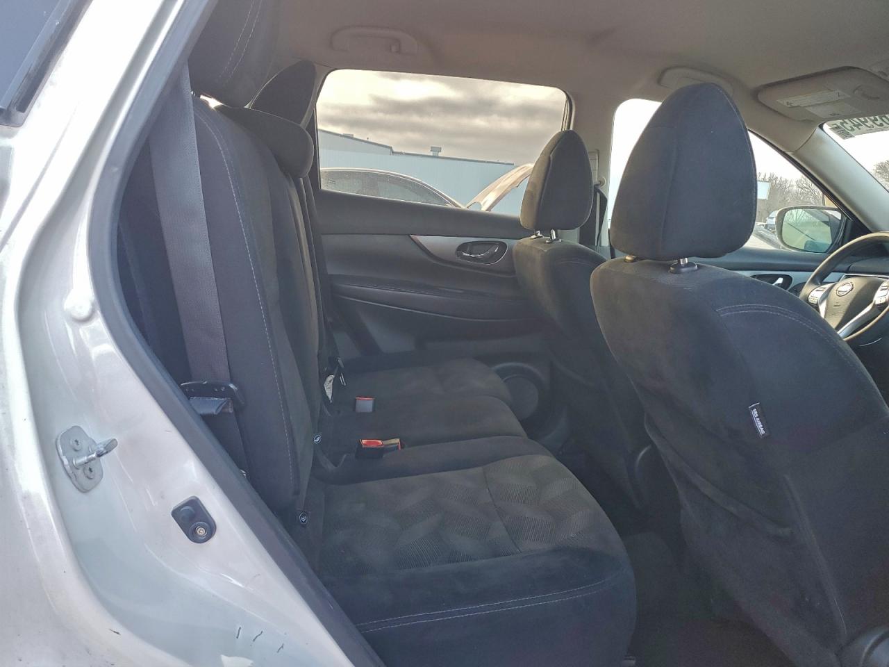 Nissan Rogue S Image 8