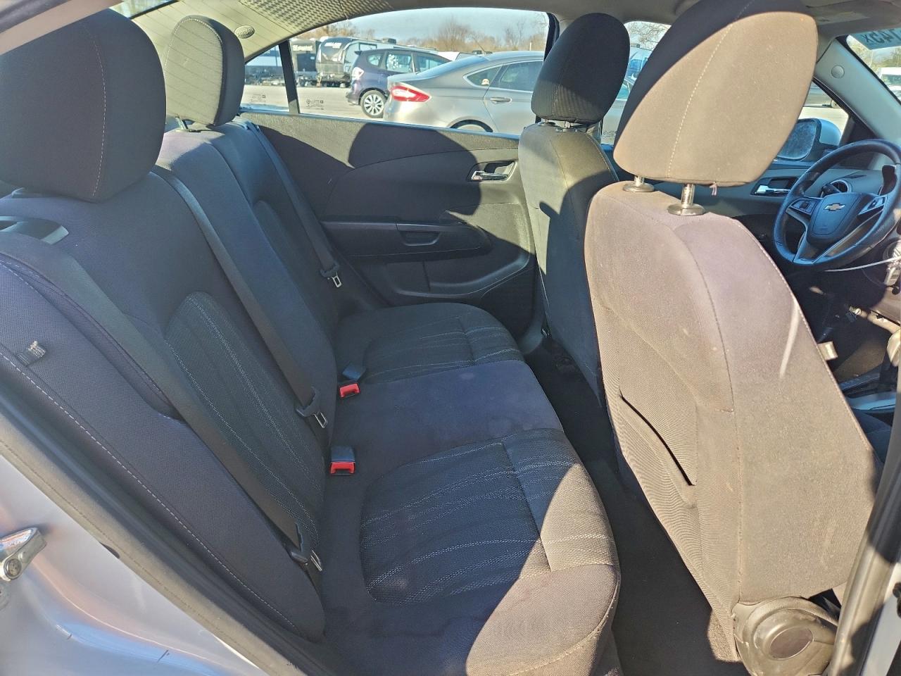 Chevrolet Sonic Lt Image 9