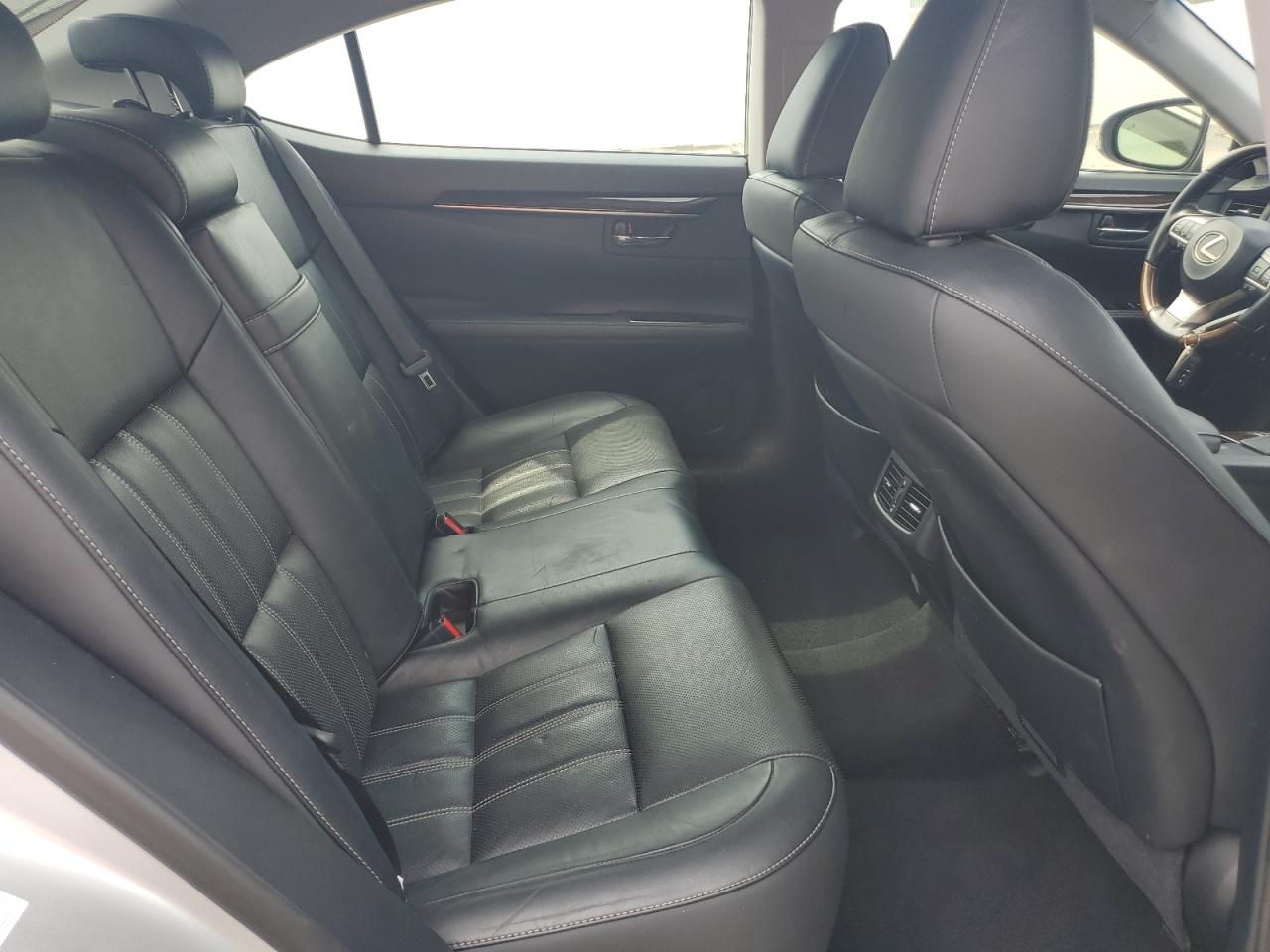 Lexus Es 300h Image 8