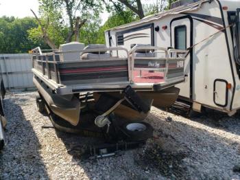  Salvage Sun Tracker Boat