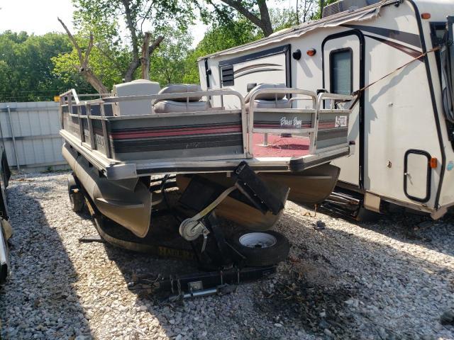  Salvage Sun Tracker Boat