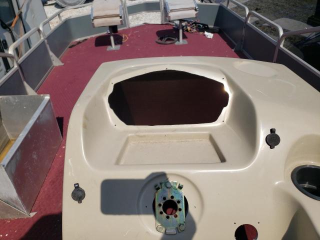 Sun Tracker Boat Image 6