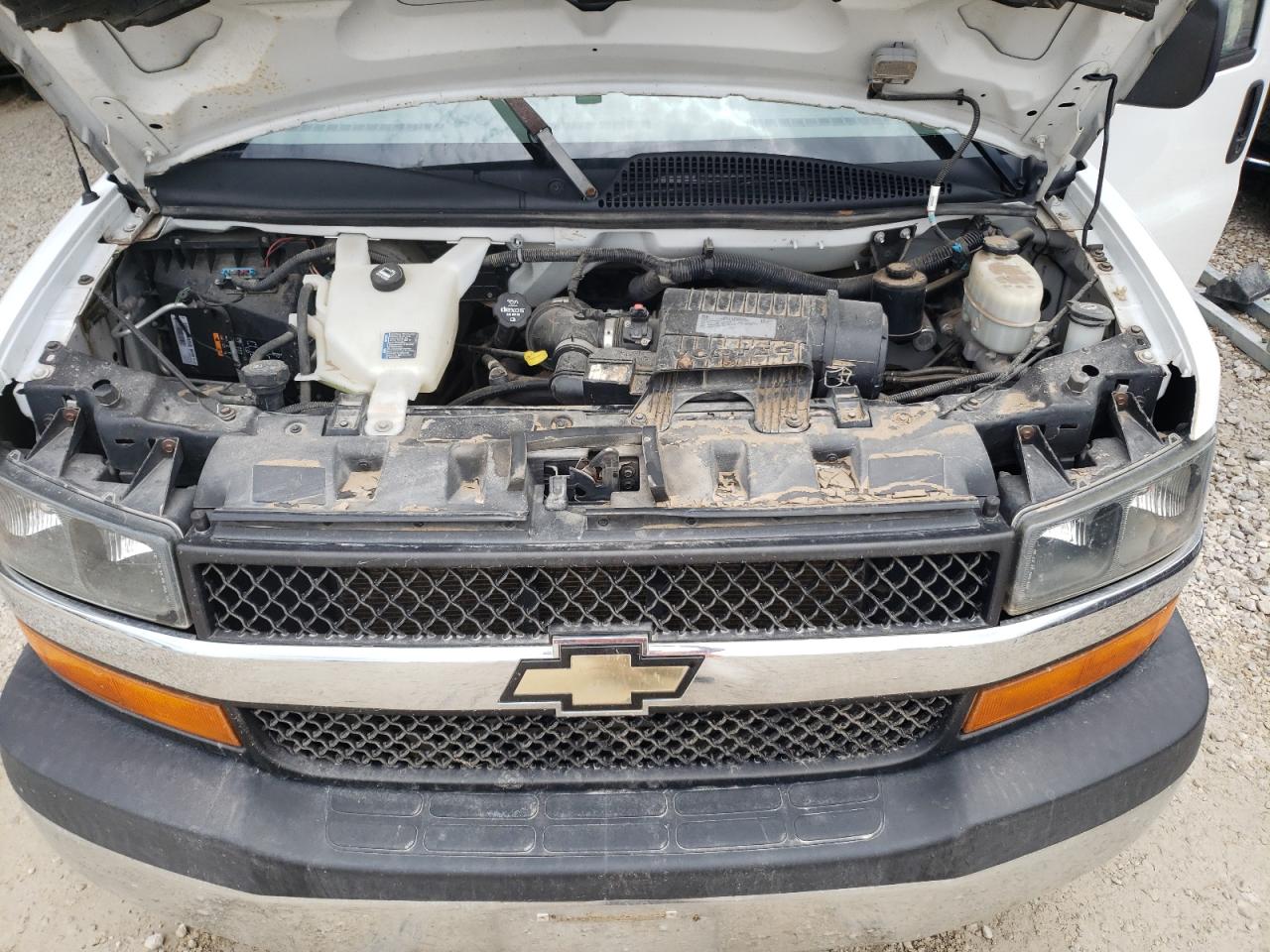 Chevrolet Express Lt Image 14