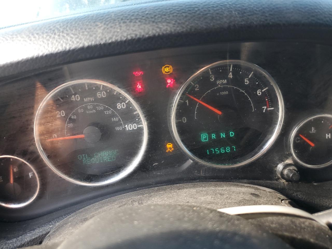 Jeep Wrangler Sahara Image 13