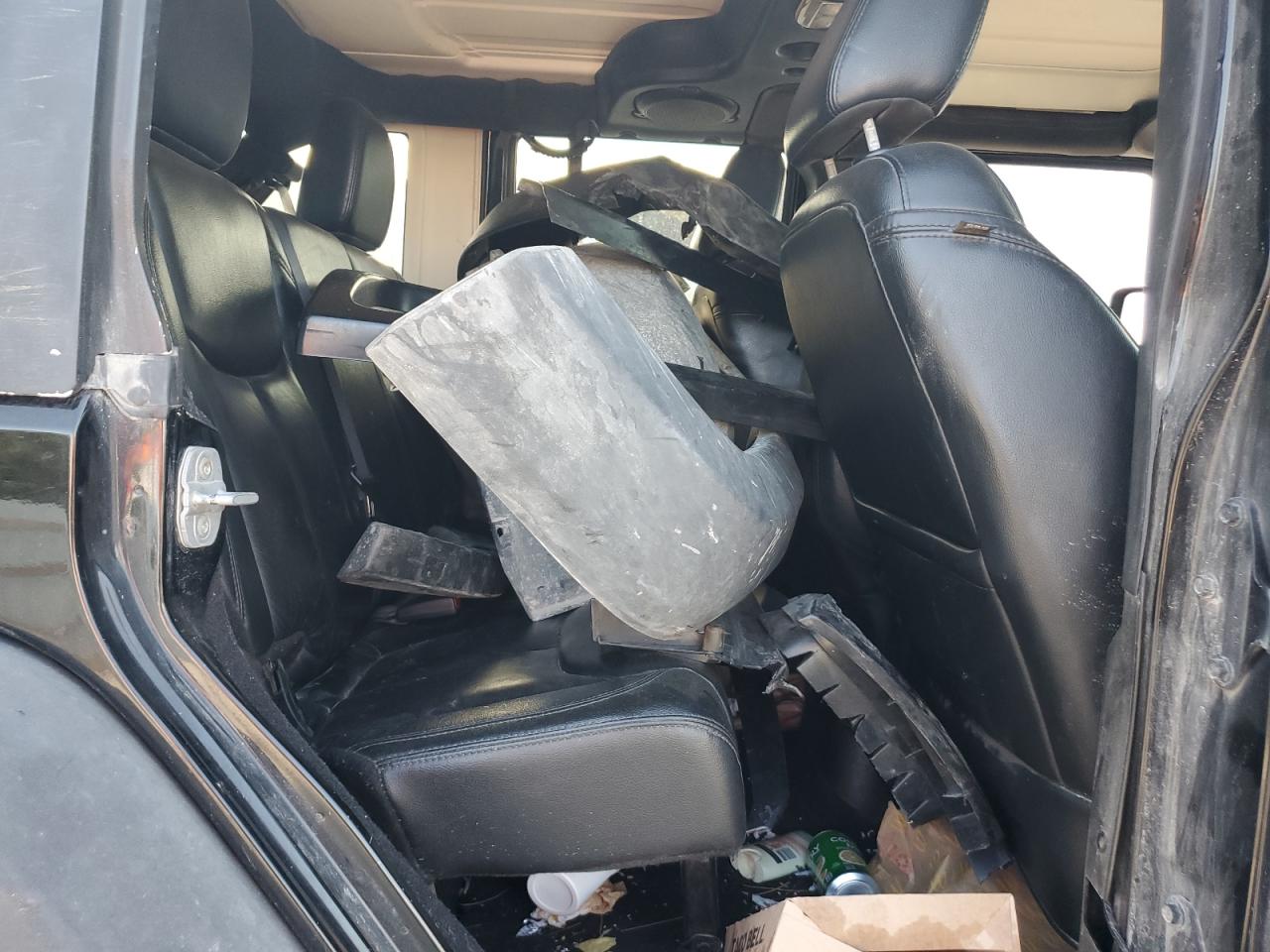 Jeep Wrangler Sahara Image 9