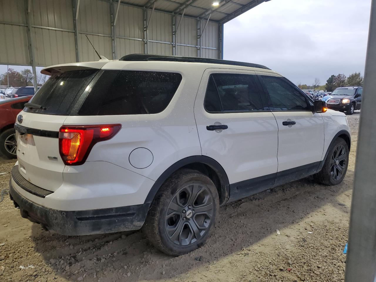 Ford Explorer Sport Image 12