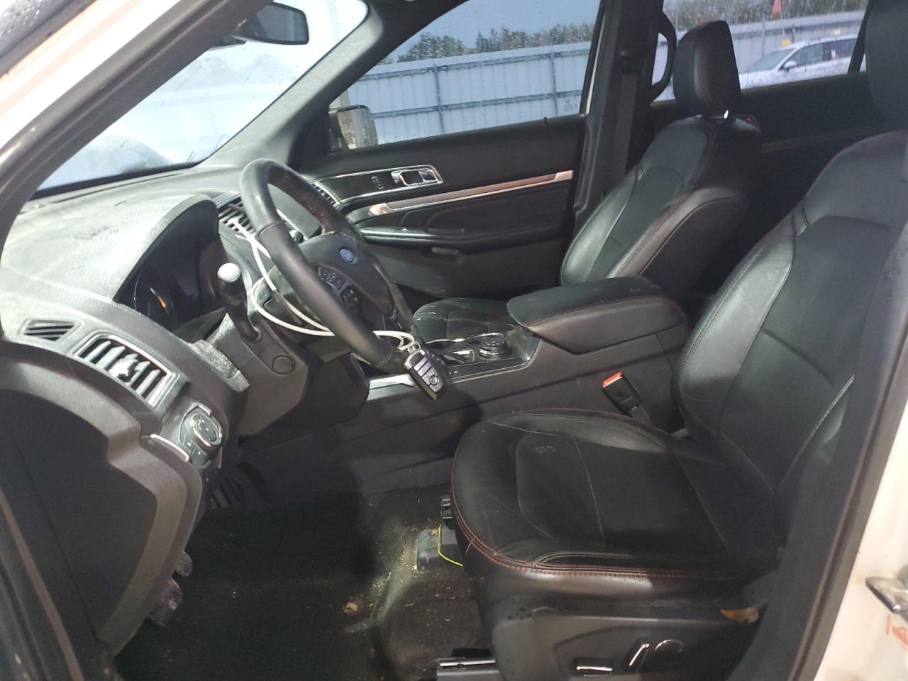 Ford Explorer Sport Image 4