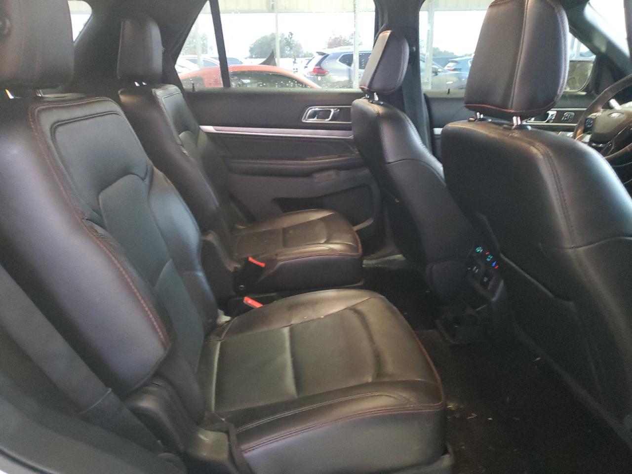 Ford Explorer Sport Image 13