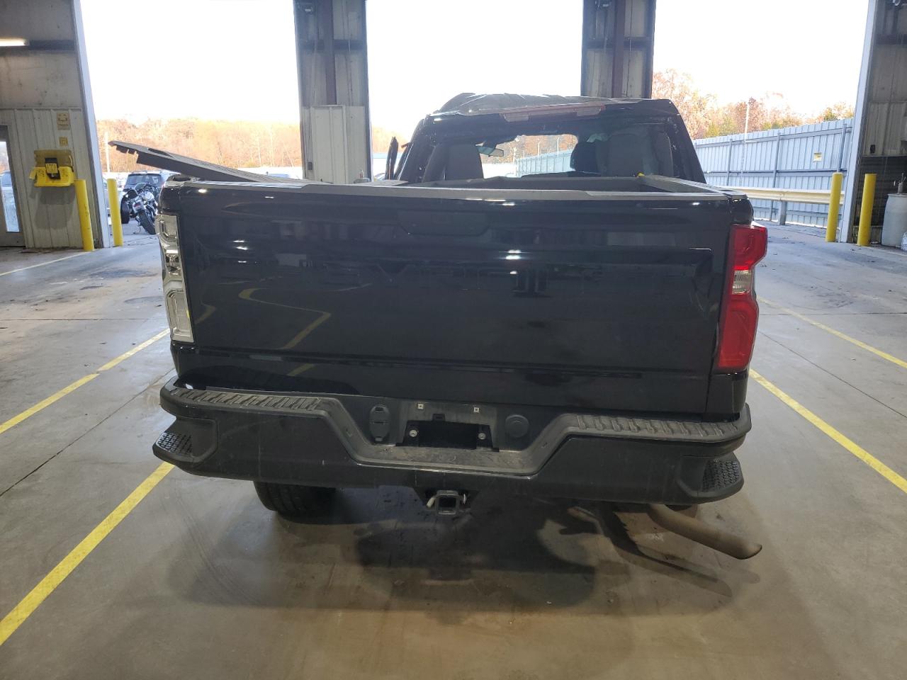 Chevrolet Silverado K1500 Custom Image 9