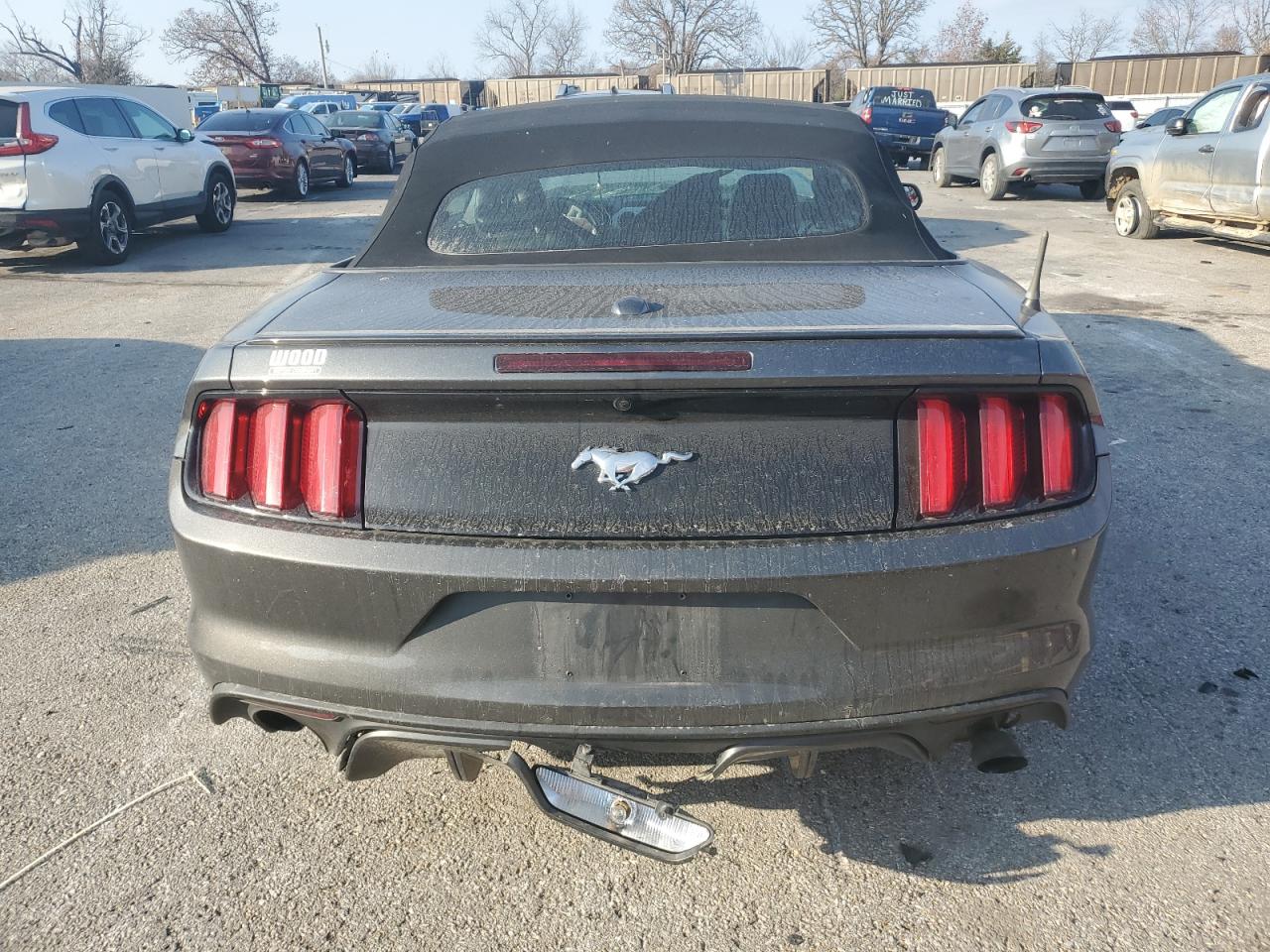Ford Mustang Image 9