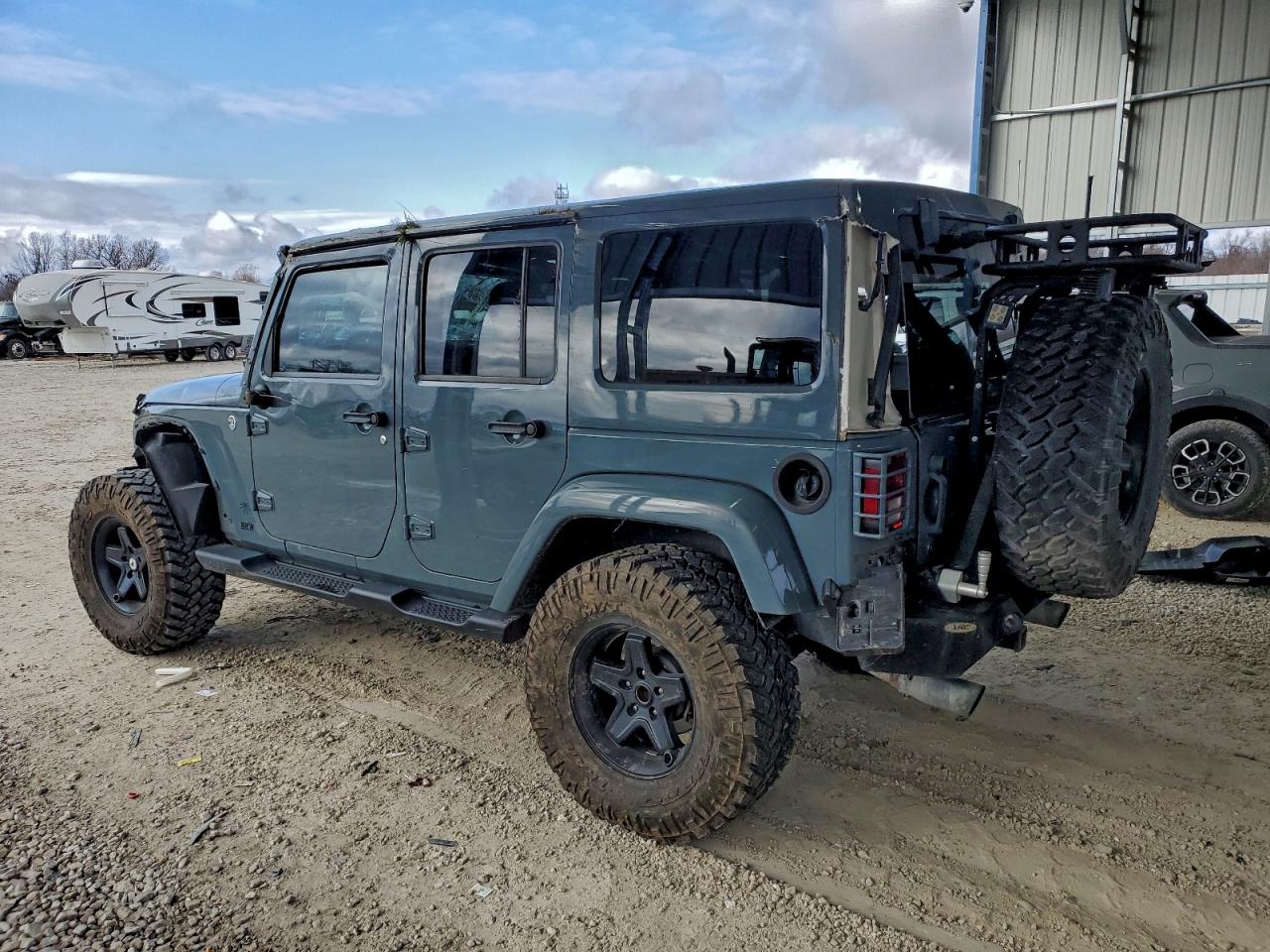 Jeep Wrangler Sahara Image 3