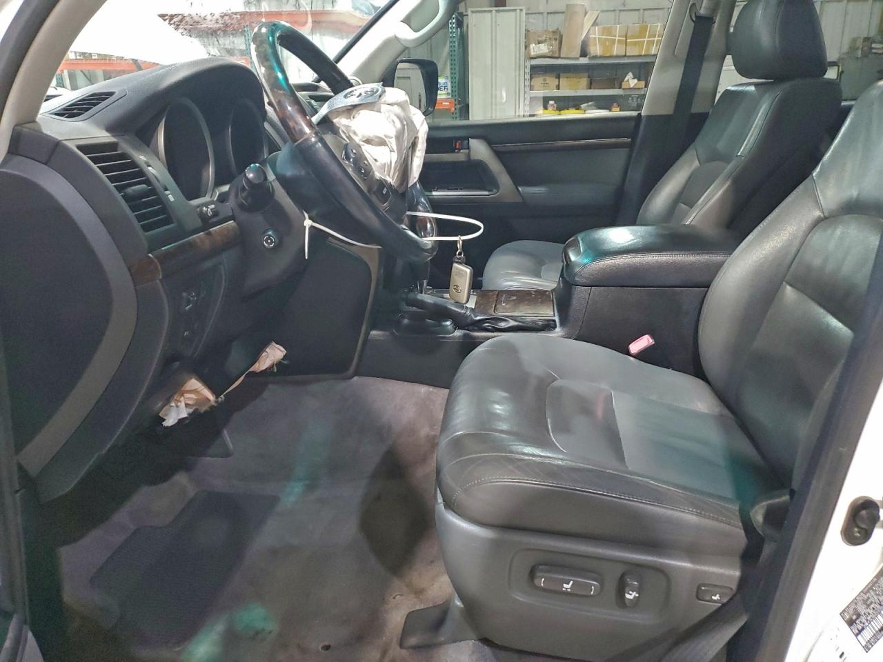 Toyota Land Cruis Image 6