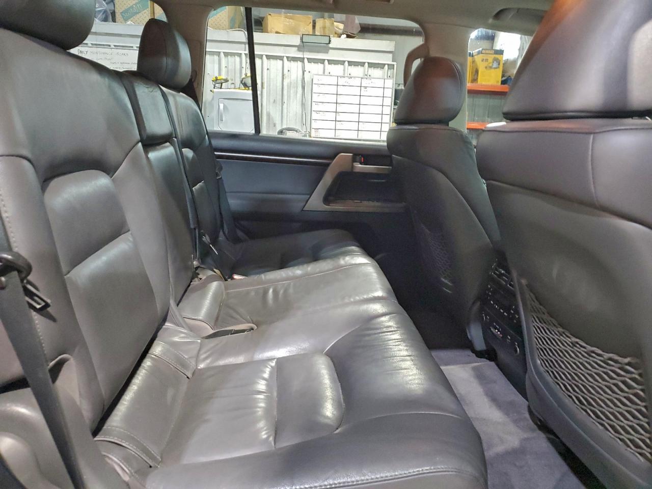 Toyota Land Cruis Image 7