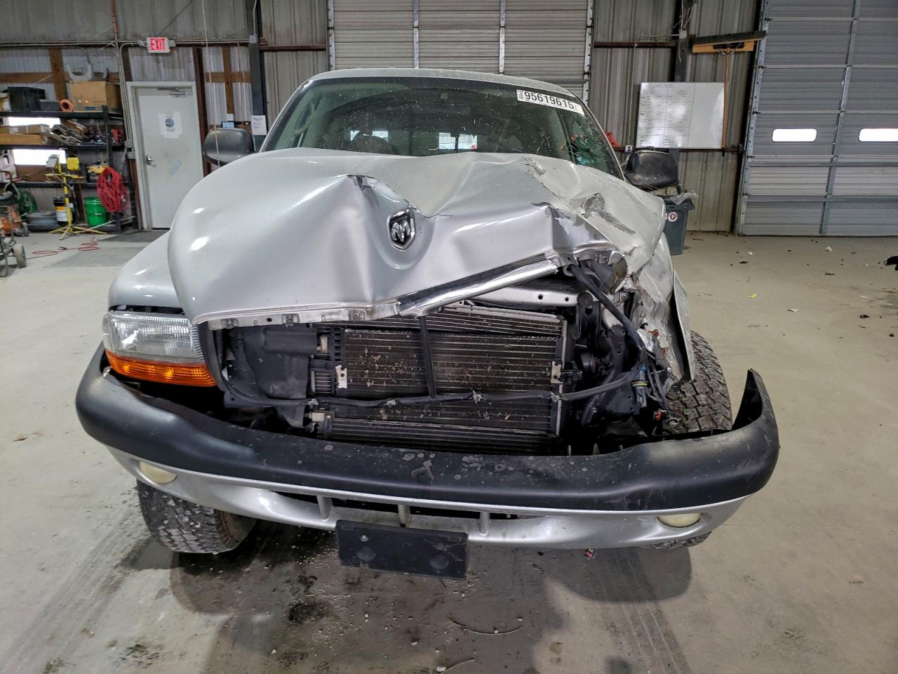 Dodge Dakota Quad Sport Image 2