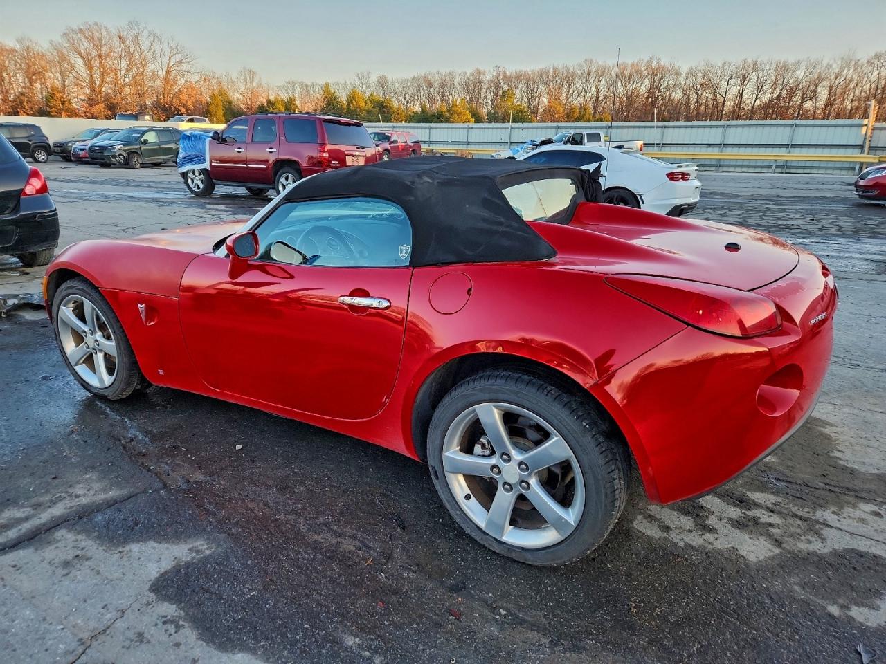 Pontiac Solstice Image 3
