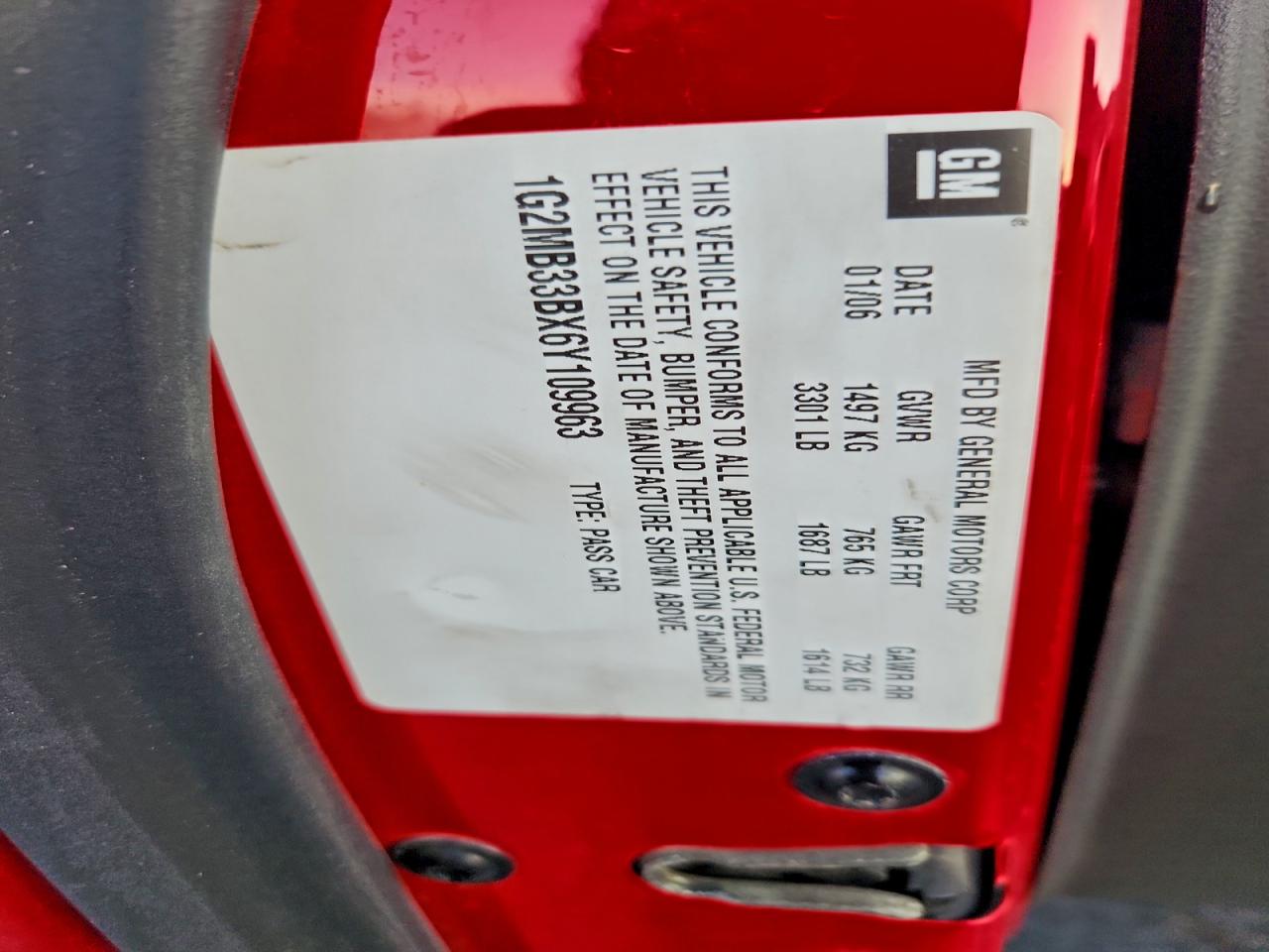 Pontiac Solstice Image 9