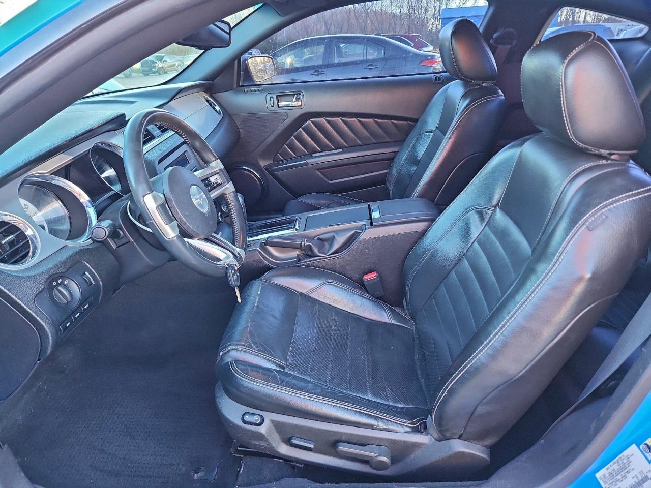 Ford Mustang Image 6