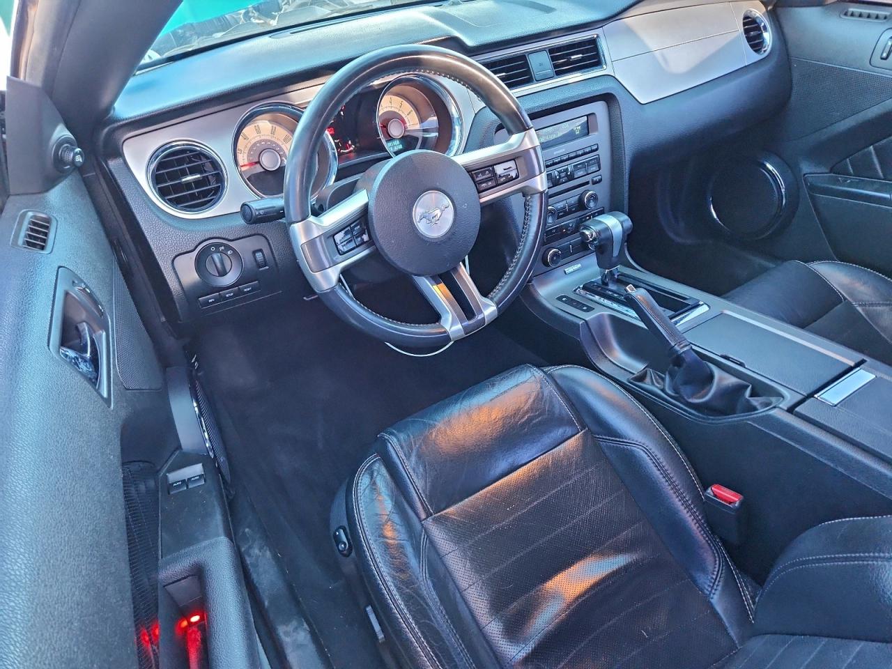 Ford Mustang Image 11