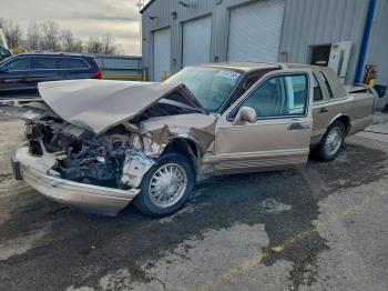  Salvage Lincoln Towncar