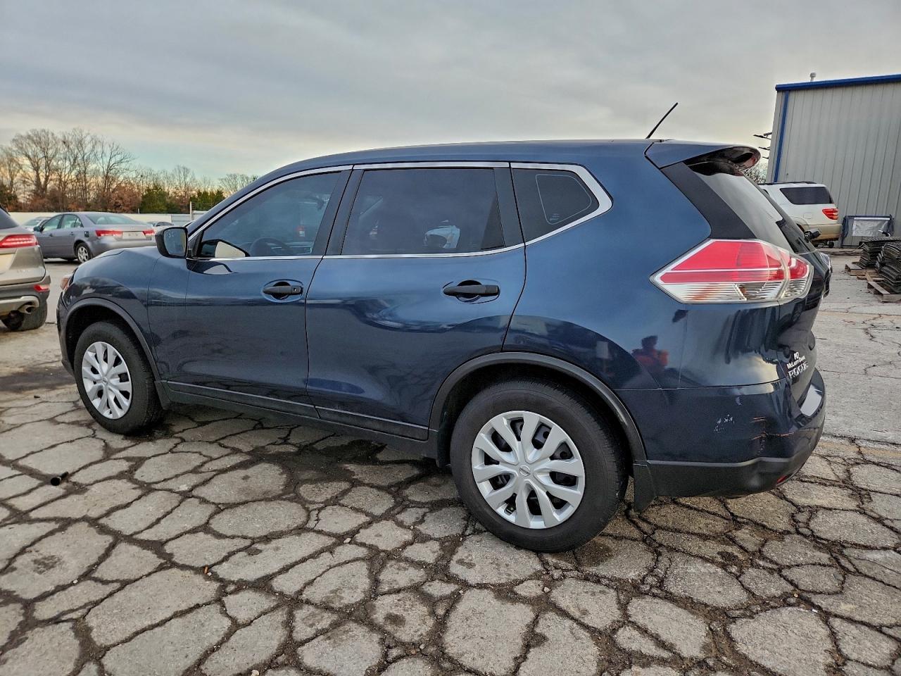Nissan Rogue S Image 2