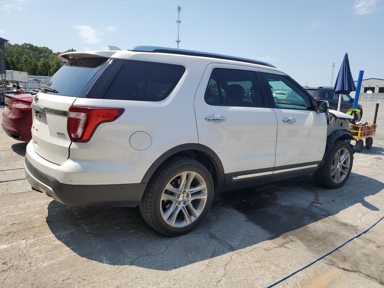 Ford Explorer Limited Image 3