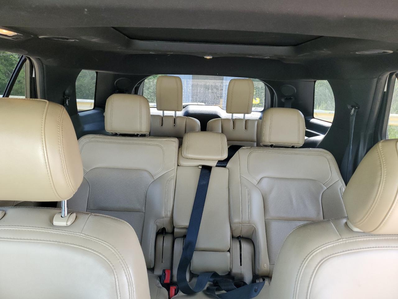 Ford Explorer Limited Image 7