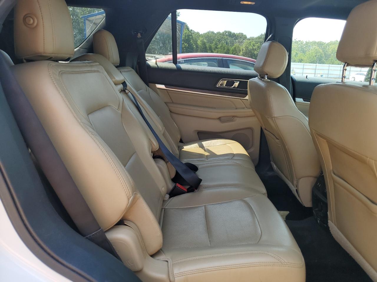 Ford Explorer Limited Image 9