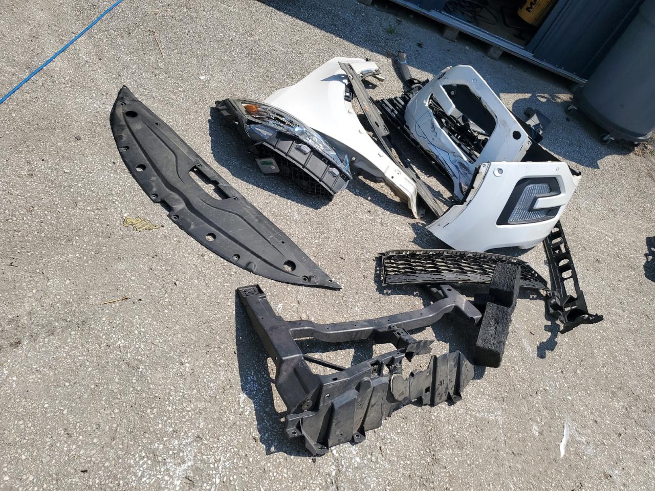 Ford Explorer Limited Image 13