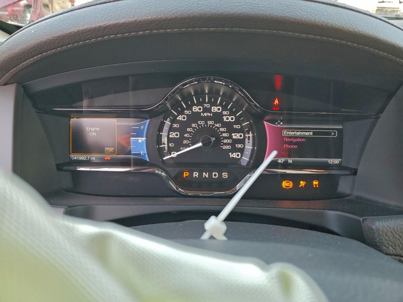 Lincoln MKS Image 12